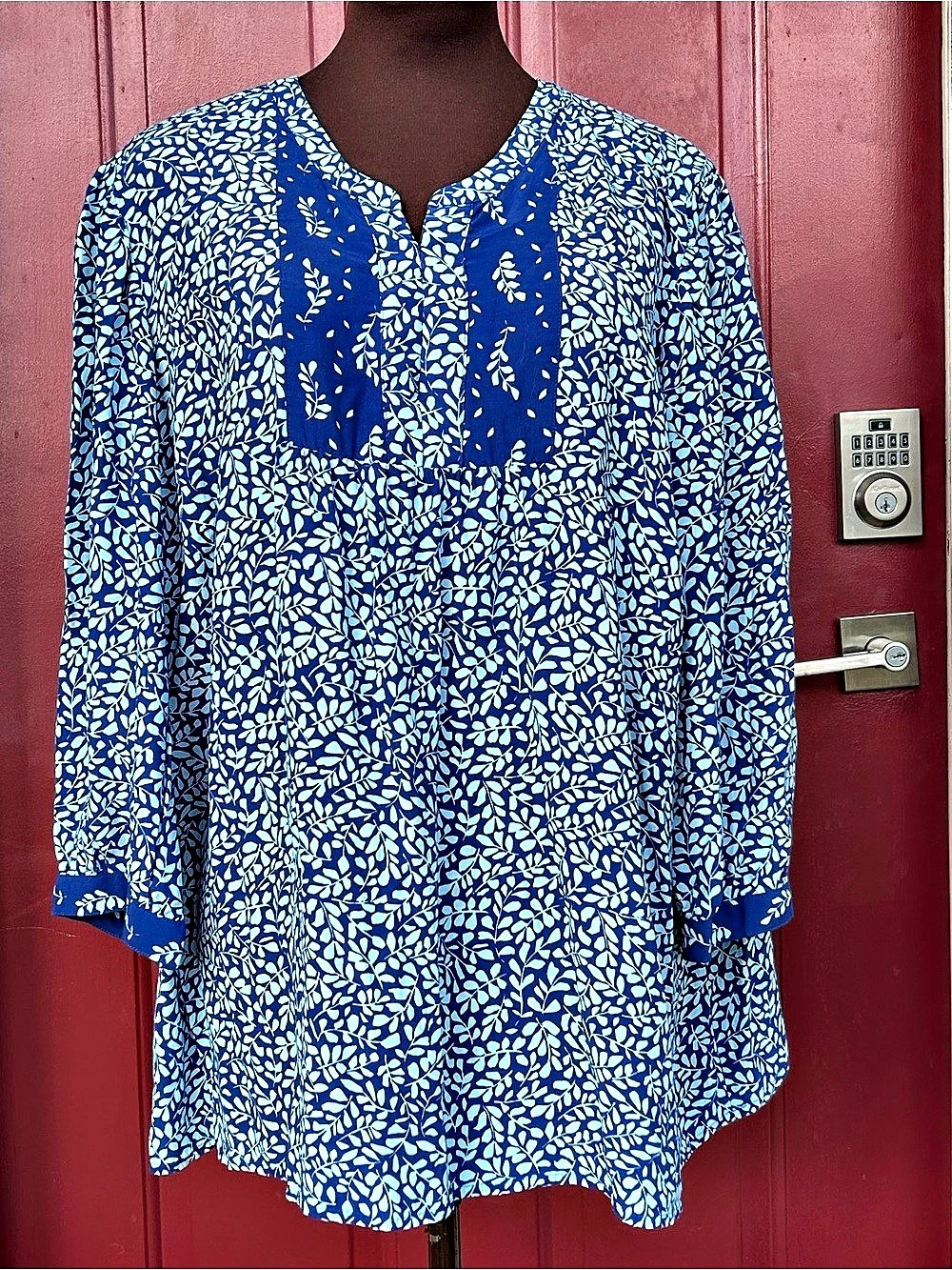 J JILL Floral Blouse s2x-Blue & White-silky rayon-looks brand new!